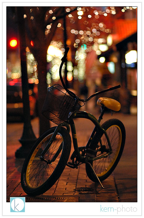 street photography at night in golden colorado with the nikon 85 f/1.4, shot handheld.