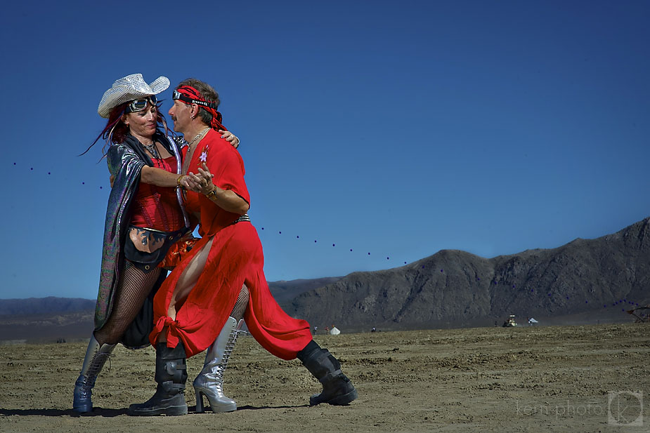 wpid-burning_man_2010_metropolis_couples_in_love_03-2010-09-19-16-52.jpg