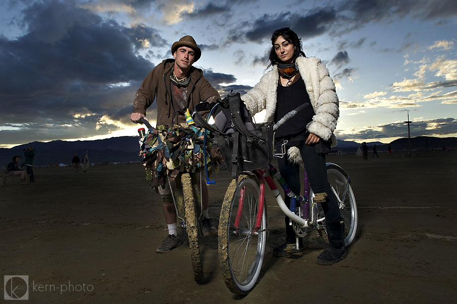 wpid-burning_man_2010_metropolis_couples_in_love_04-2010-09-19-16-52.jpg