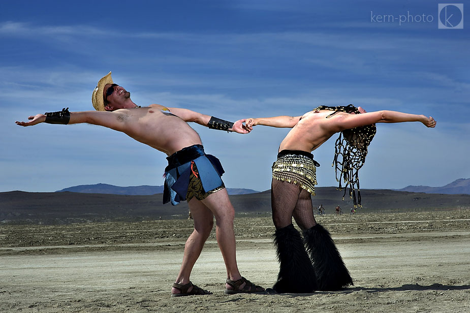 wpid-burning_man_2010_metropolis_couples_in_love_15-2010-09-19-16-52.jpg