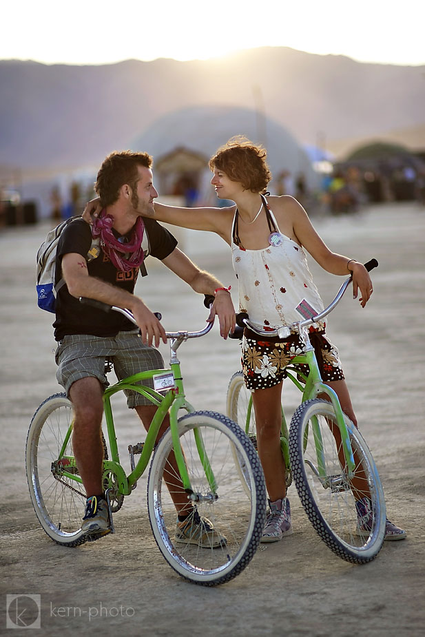 wpid-burning_man_2010_metropolis_couples_in_love_20-2010-09-19-16-52.jpg