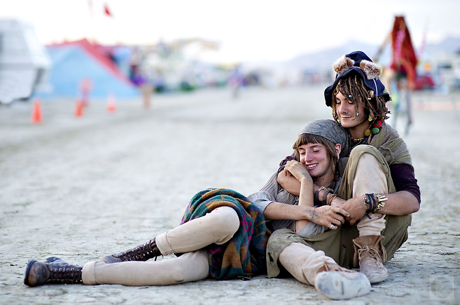 wpid-burning_man_2010_metropolis_couples_in_love_22-2010-09-19-16-52.jpg