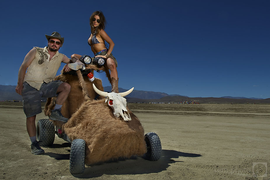 wpid-burning_man_2010_metropolis_couples_in_love_24-2010-09-19-16-52.jpg