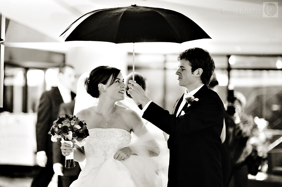 wpid-wedding-photos-bad-weather-umbrella-rain-snow-05-2013-04-10-15-35.jpg