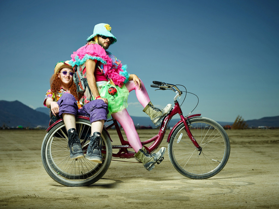 wpid-burning_man_couples_in_love_2014_photos_011-2014-12-16-12-00.jpg