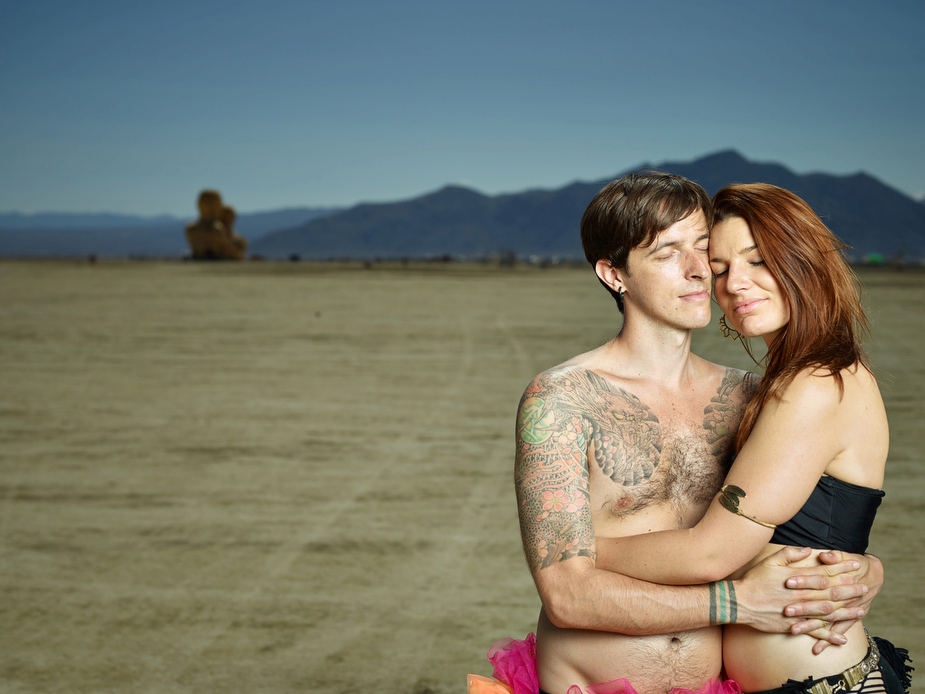 wpid-burning_man_couples_in_love_2014_photos_023-2014-12-16-12-00.jpg