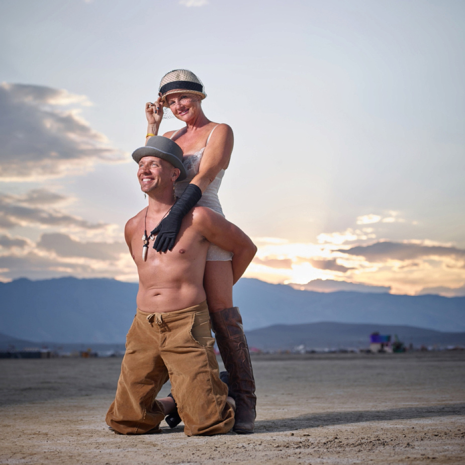 wpid-burning_man_couples_in_love_2014_photos_037-2014-12-16-12-00.jpg