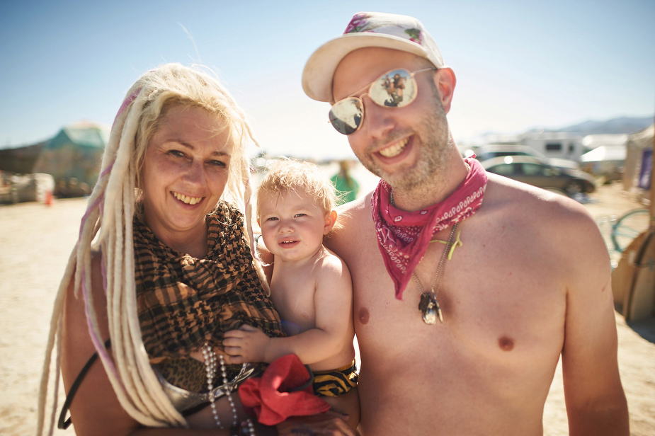 wpid-burning_man_couples_in_love_2014_photos_043-2014-12-16-12-00.jpg