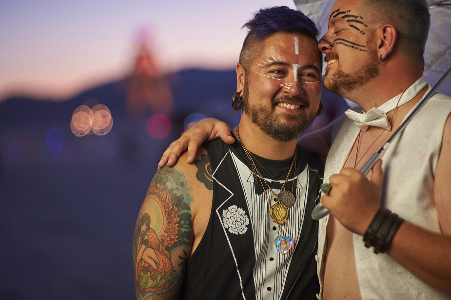 wpid-burning_man_couples_in_love_2014_photos_048-2014-12-16-12-00.jpg