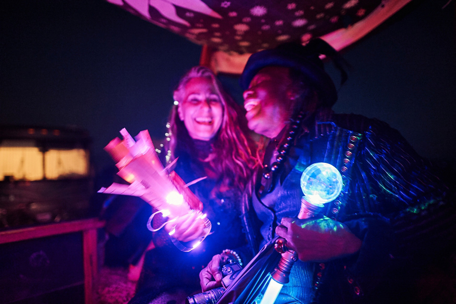 wpid-burning_man_couples_in_love_2014_photos_049-2014-12-16-12-00.jpg