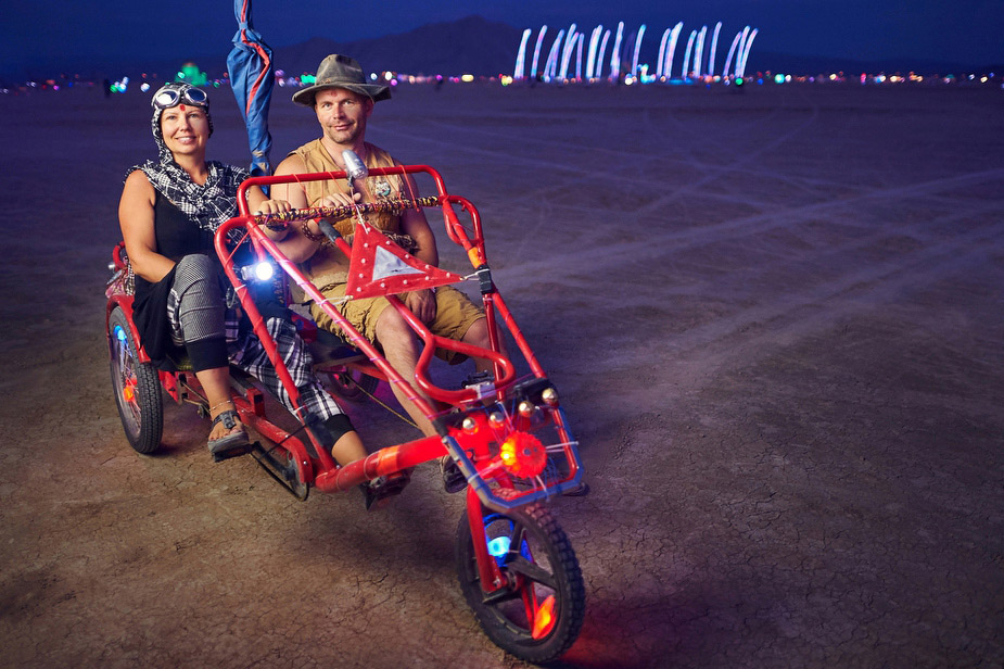 wpid-burning_man_couples_in_love_2014_photos_052-2014-12-16-12-00.jpg