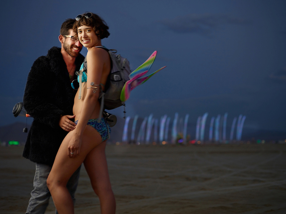 wpid-burning_man_couples_in_love_2014_photos_054-2014-12-16-12-00.jpg