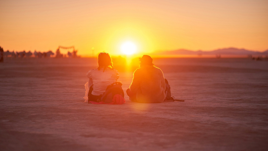 wpid-burning_man_couples_in_love_2014_photos_056-2014-12-16-12-00.jpg