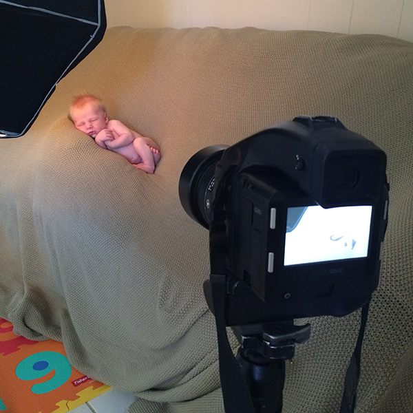 wpid-viggo_newborn_photographer_oahu_hawaii_behind_the_scenes-2014-12-5-12-00.jpg