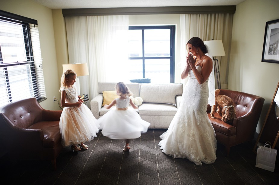 kari-byron-wedding-commons-hotel-minneapolis-photographer-004-2017-09-27-15-12.jpg