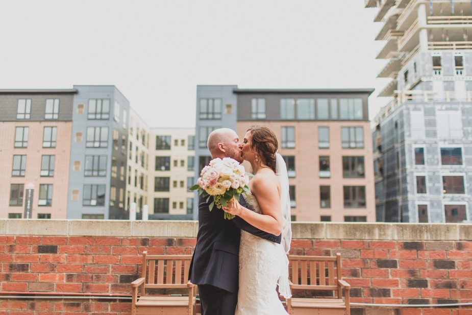 kari-byron-wedding-commons-hotel-minneapolis-photographer-016-2017-09-27-15-12.jpg