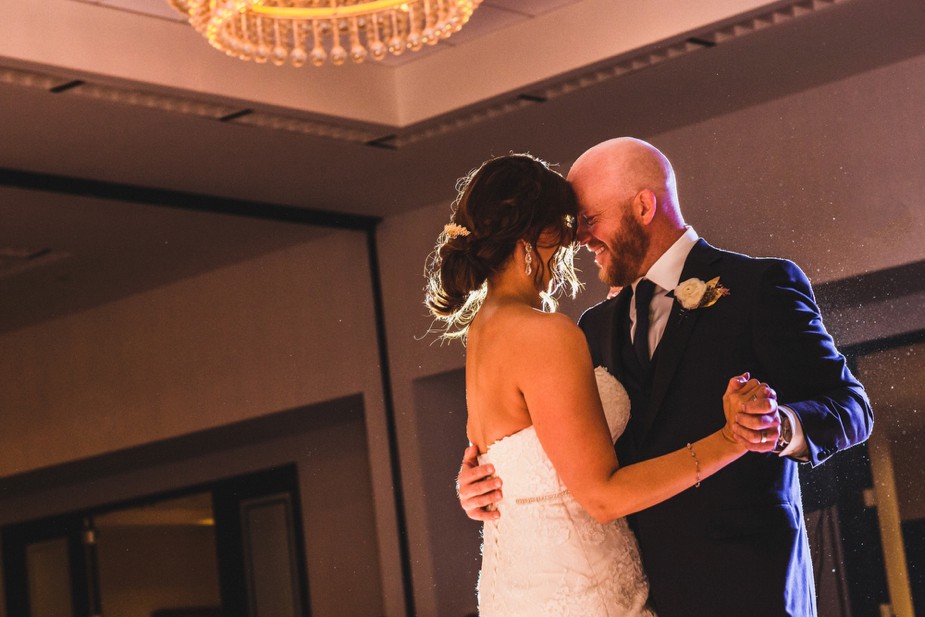 kari-byron-wedding-commons-hotel-minneapolis-photographer-020-2017-09-27-15-12.jpg